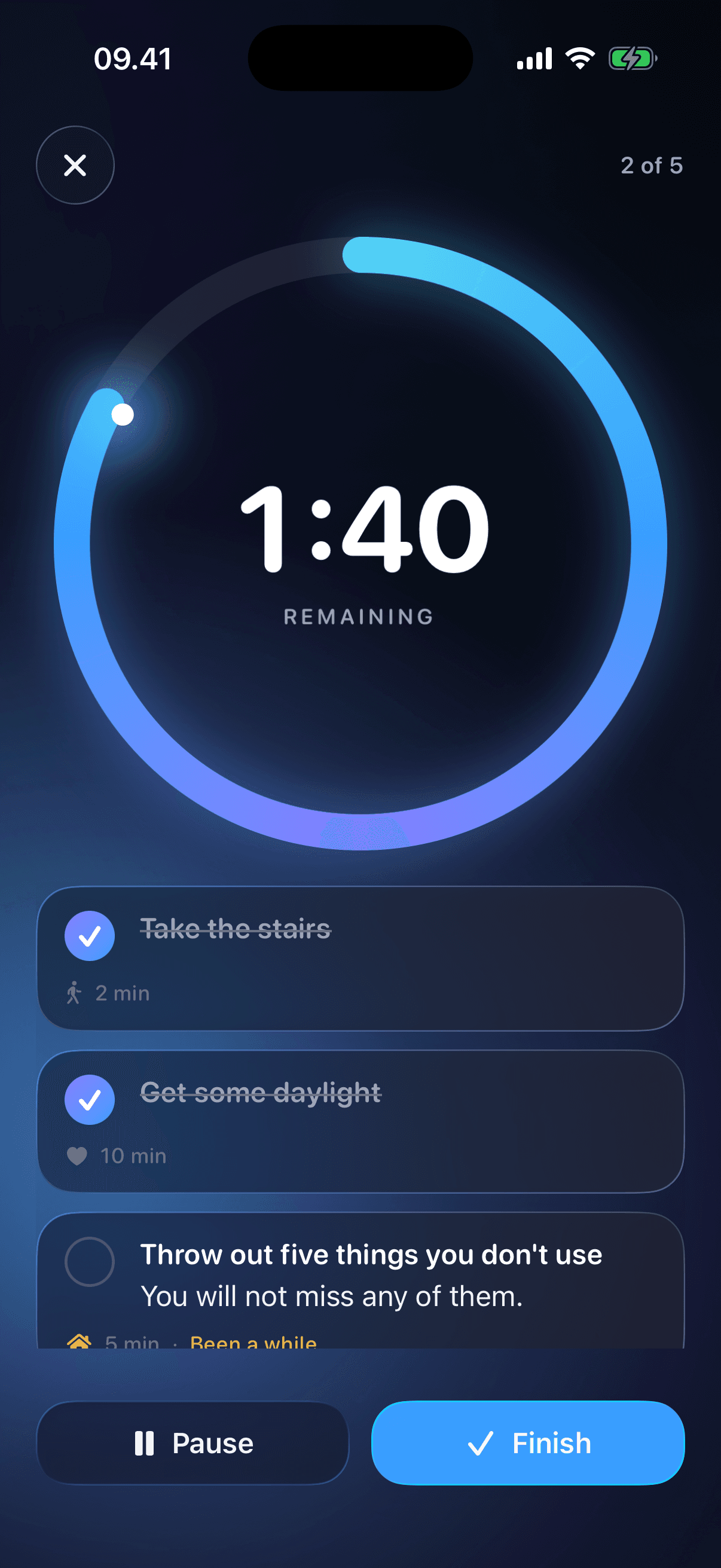 The round: the timer ring at 1 minute 40 remaining, two of five activities ticked off, and pause and finish below