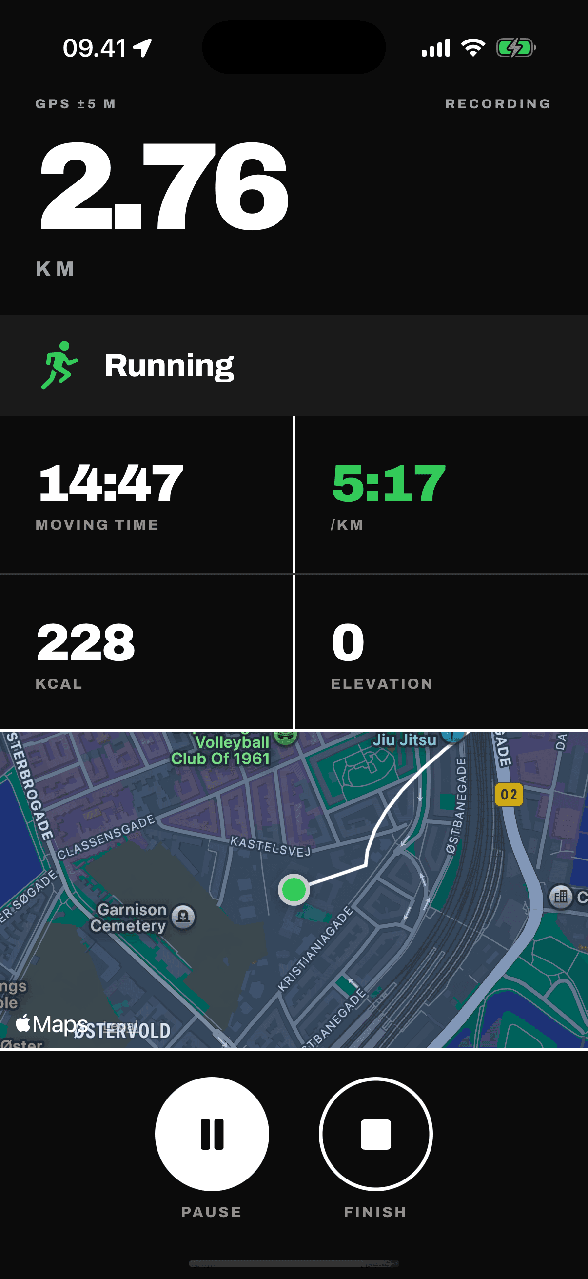A run in progress: the distance filling the top of the screen, the activity named below it, then moving time, pace, calories and elevation in equal cells, and the route drawn on the map